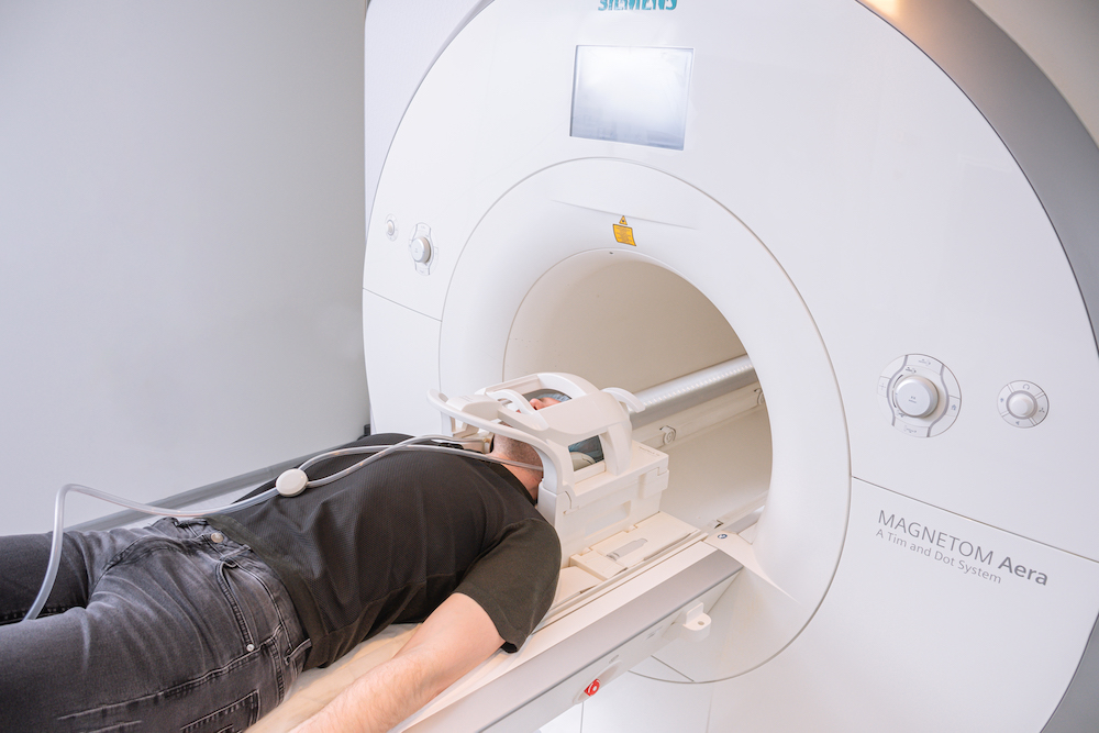 Что лучше кт головного мозга или мрт. Магнитно-резонансный томограф – 1973г .. Топометрическая мрт. Компьютерный томограф головы. Мрт головы.