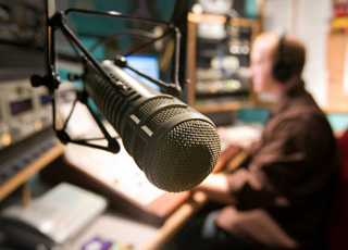 Врачи «СМ-Клиника» продолжают участвовать в передачах популярных радиостанций